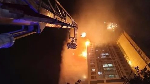 消防知識 丨 全樓在燃燒！33層建筑深夜起火，高層火災到底該如何逃生？