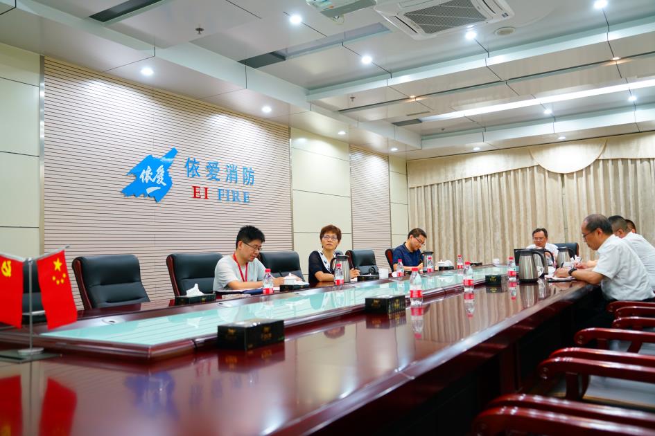 40/41所紀委書(shū)記程小麗一行蒞臨依愛(ài)消防公司參觀(guān)考察